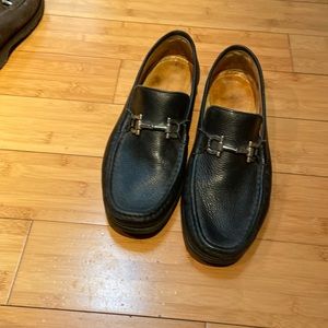 Black men’s loafers size 9 with silver detail on top